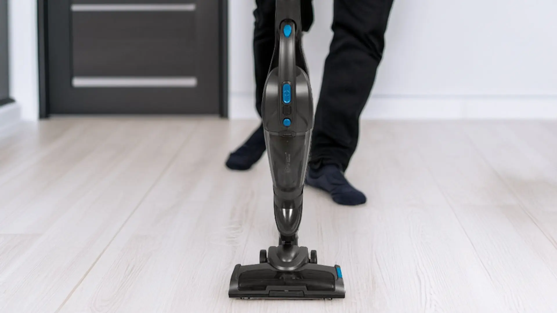 Aspirador de escoba 2 en 1 Oyem