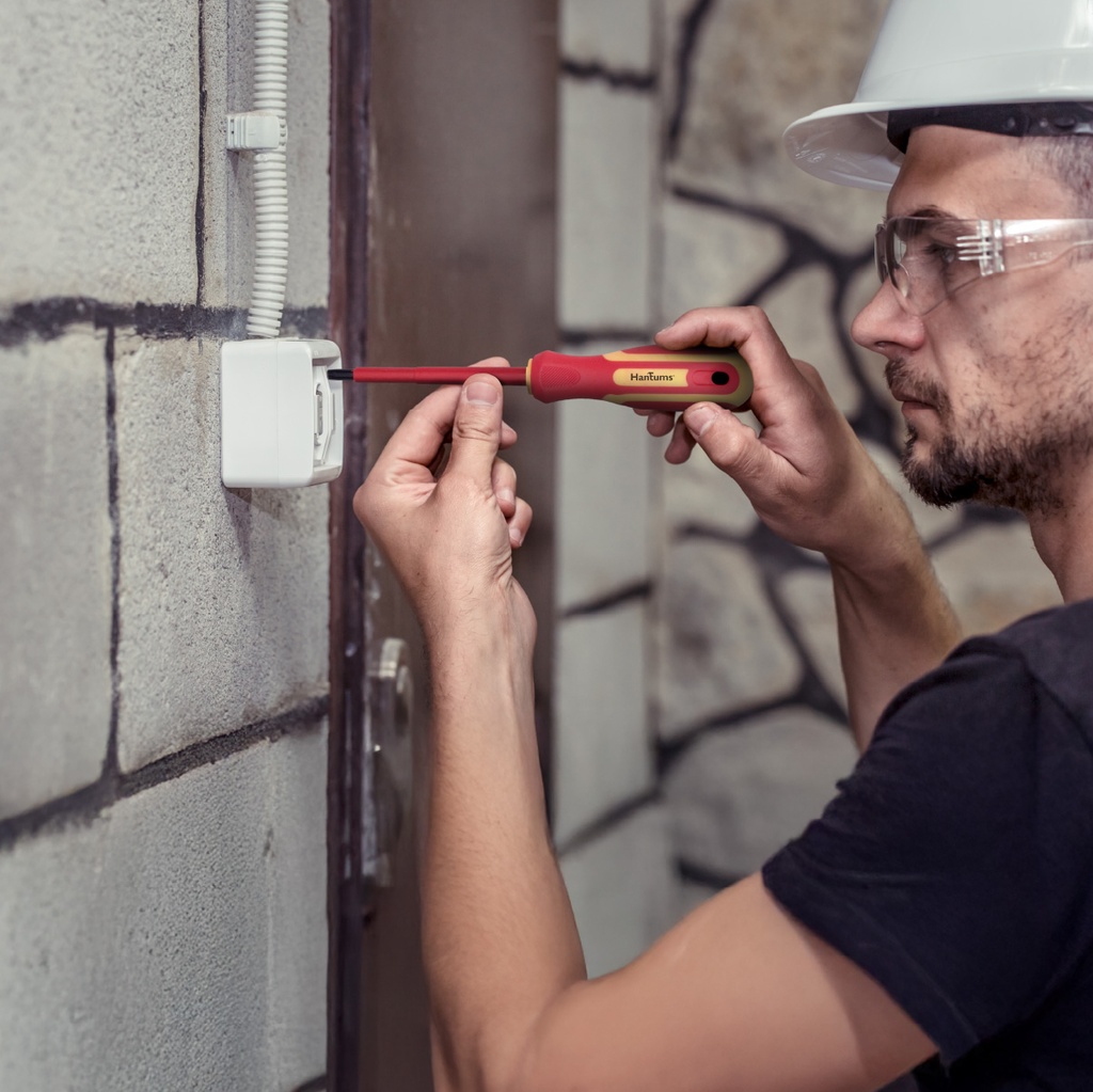 Destornillador Pozidriv aislado PZ1x80mm