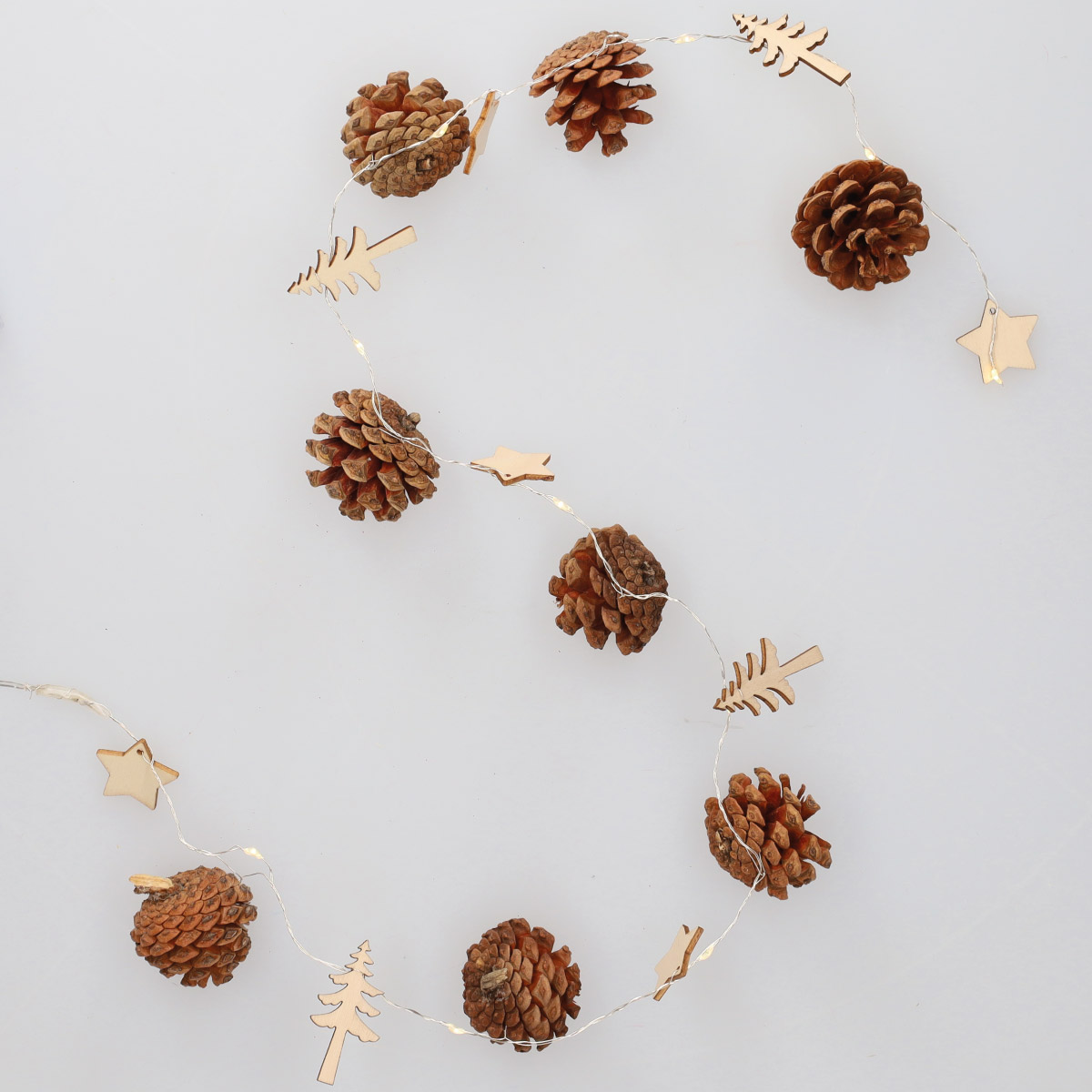 1M LED garland with stars, pine cones and small wood trees Warm White